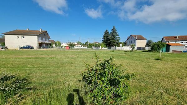 Terrain a batir 900 m² Brugheas