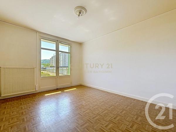 Appartement à vendre  3 pièces - 70 m 2   LA TOUR DU PIN  - 38