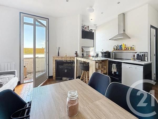 Appartement à vendre  3 pièces - 70 m 2   LA TOUR DU PIN  - 38