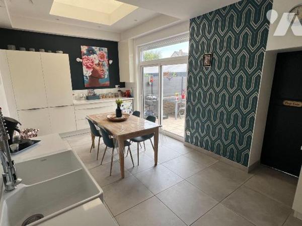 A vendre chez votre Notaire !!  Venez découvrir cette magnifique maison sur Dunkerque Rosendael...