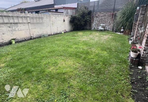 A vendre chez votre Notaire !!  Venez découvrir cette magnifique maison sur Dunkerque Rosendael...