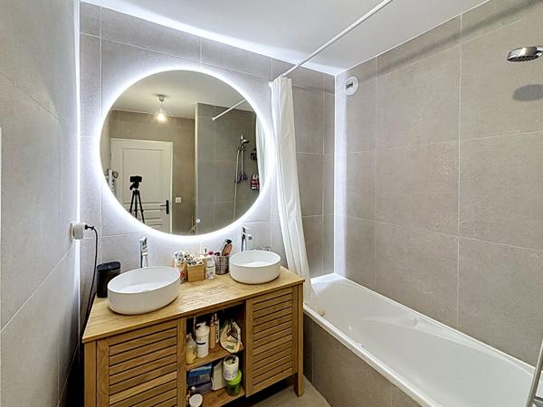 Appartement familial T5 de 125m², avec terrasse, garage , Lyon 8