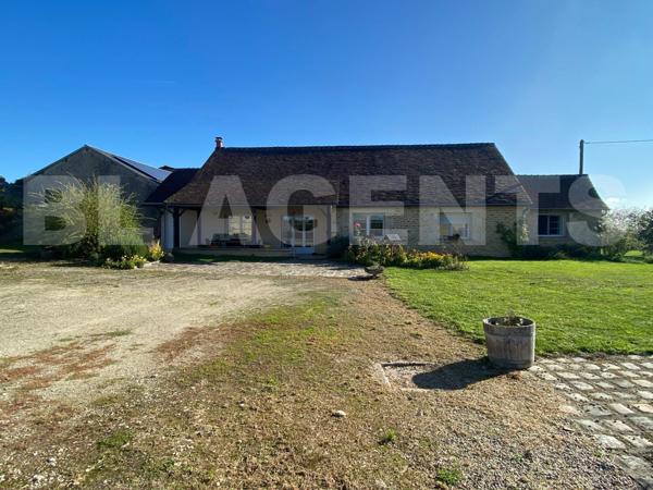 Authentique longère rénovée avec dépendances à Saint-Rémy-du-Val (72)