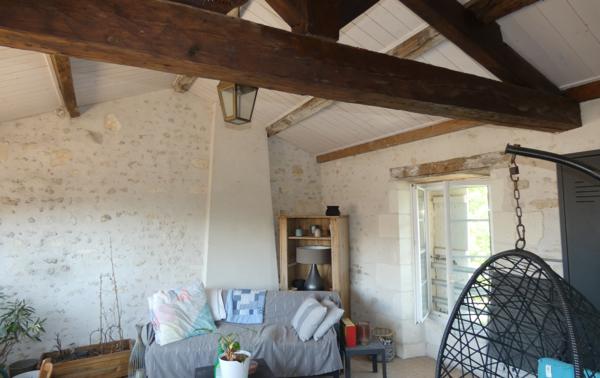CENTRE MARENNES – BEL APPARTEMENT RENOVE AVEC TERRASSE COUVERTE