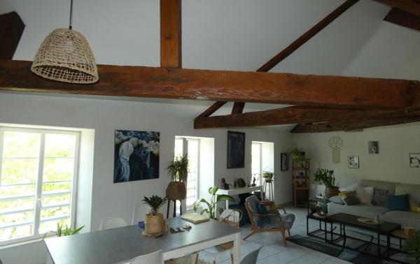 CENTRE MARENNES – BEL APPARTEMENT RENOVE AVEC TERRASSE COUVERTE
