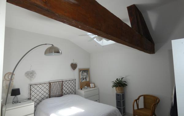 CENTRE MARENNES – BEL APPARTEMENT RENOVE AVEC TERRASSE COUVERTE