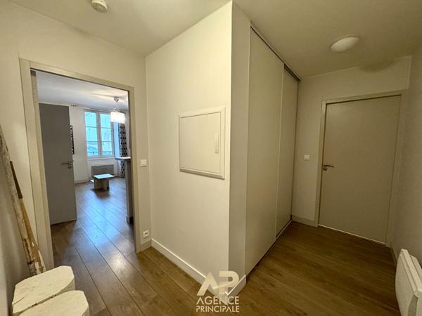 Appartement - 2 pièces - Hyper centre / Marché central €299 000 ** - Référence JH680ED3