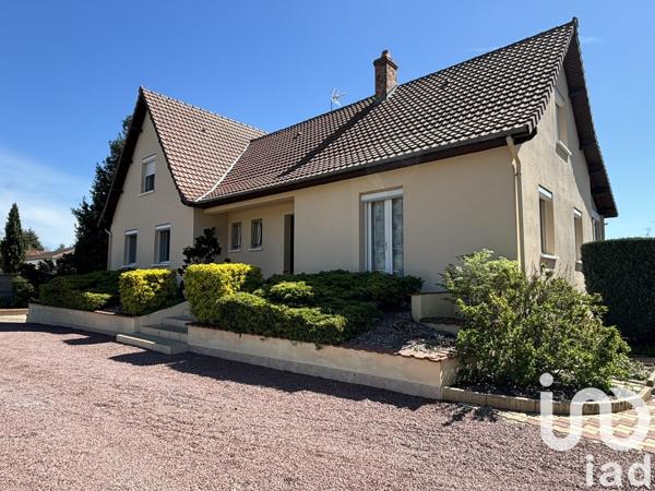 Maison 10 pièces de 214 m² à Loudun (86200)