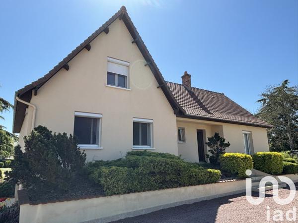 Maison 10 pièces de 214 m² à Loudun (86200)