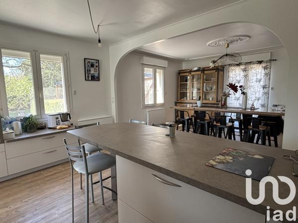 Maison 10 pièces de 214 m² à Loudun (86200)