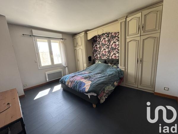 Maison 10 pièces de 214 m² à Loudun (86200)
