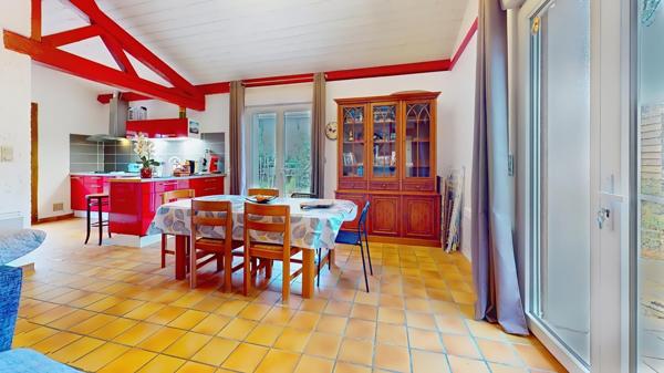 Maison familiale avec piscine au calme.