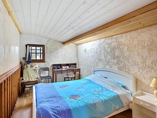 Maison familiale avec piscine au calme.