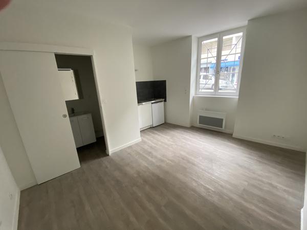 STUDIO NEUF RUE JACOBINS 16 M2 - Clermont-Province