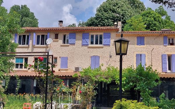 Maison à vendre    15 pièces • 770 m2 Reillanne