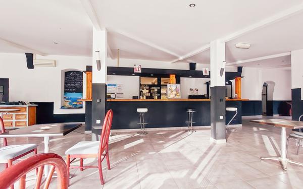 Maison à vendre    15 pièces • 770 m2 Reillanne