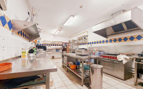 Maison à vendre    15 pièces • 770 m2 Reillanne