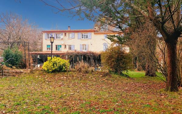 Maison à vendre    15 pièces • 770 m2 Reillanne
