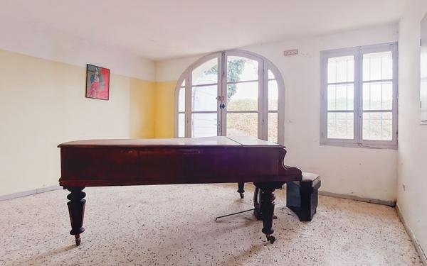 Maison à vendre    15 pièces • 770 m2 Reillanne