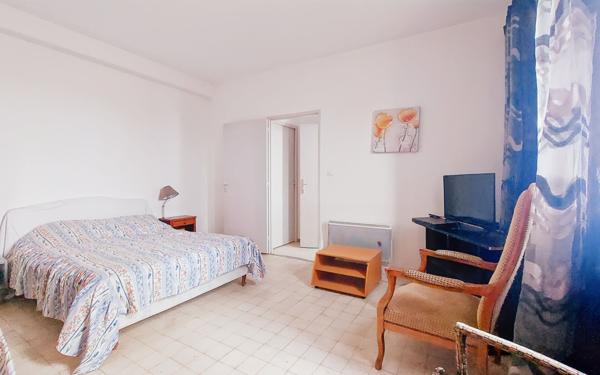 Maison à vendre    15 pièces • 770 m2 Reillanne