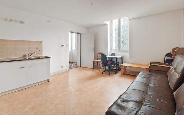 Maison à vendre    15 pièces • 770 m2 Reillanne