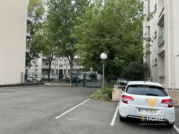 LYON 7 Debourg - Place de Parking Résidence Sécurisée