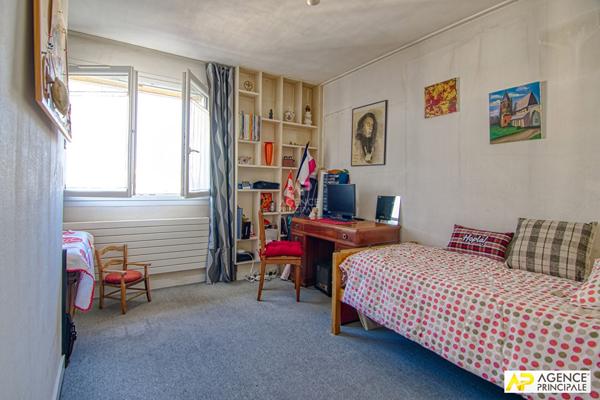 Versailles Rive-Droite appartement 5 pièces 109.64 m² situé au 4ème étage avec cave et jardin de copropriété €660 000 ** - Référence 26678