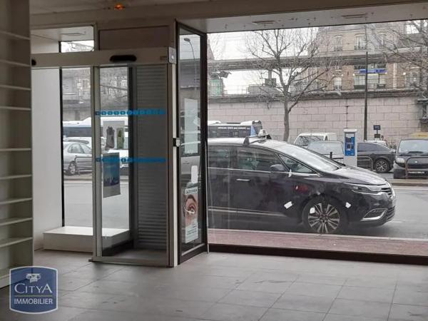 Location local commercial 46.57m²