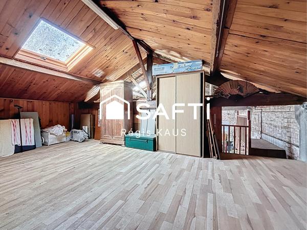 Potentiellement habitation, garage ou atelier avec jardin au centre de Luçon