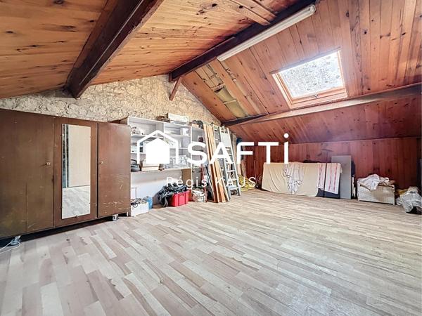 Potentiellement habitation, garage ou atelier avec jardin au centre de Luçon