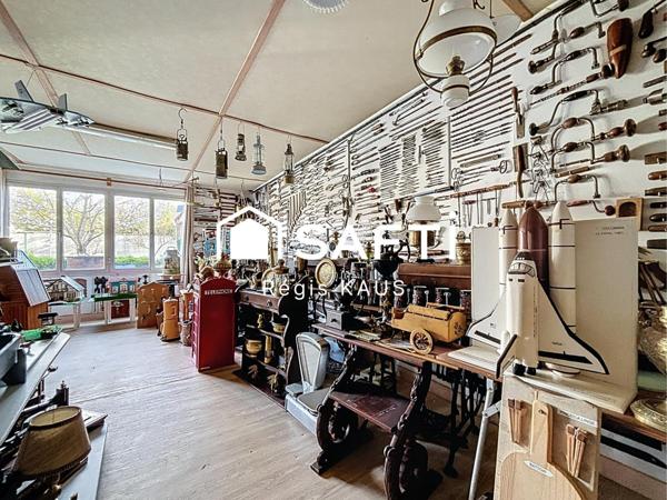 Potentiellement habitation, garage ou atelier avec jardin au centre de Luçon