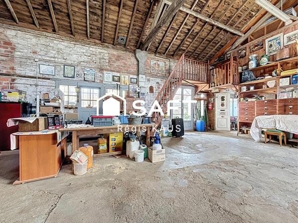 Potentiellement habitation, garage ou atelier avec jardin au centre de Luçon
