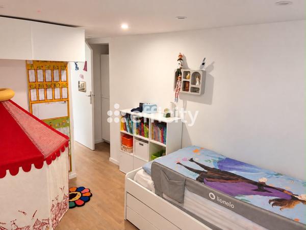 Maison
         4 pièces
        - 100 m² Exclusivité 550 000 €*