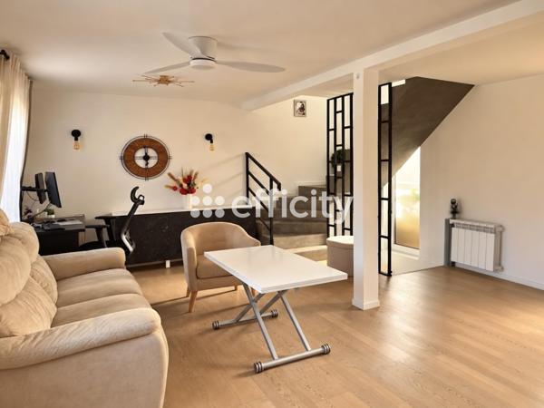 Maison
         4 pièces
        - 100 m² Exclusivité 550 000 €*