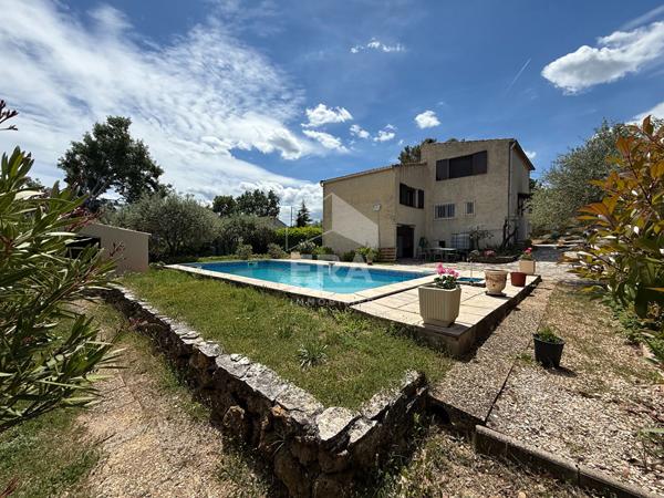 A VENDRE SAINT MAXIMIN LA SAINTE BAUME MAISON T5 DE 100 M² SUR 1975 M² DE JARDIN GARAGE PISCINE.