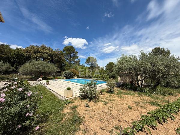 A VENDRE SAINT MAXIMIN LA SAINTE BAUME MAISON T5 DE 100 M² SUR 1975 M² DE JARDIN GARAGE PISCINE.