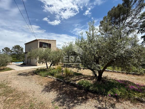 A VENDRE SAINT MAXIMIN LA SAINTE BAUME MAISON T5 DE 100 M² SUR 1975 M² DE JARDIN GARAGE PISCINE.