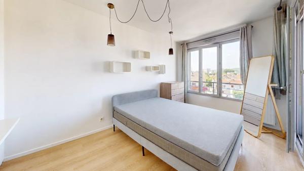 Vente                                                      Appartement
                        
                     2 pièces                      49 m2                     à Chelles