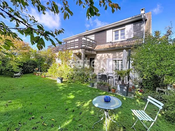 A vendre Maison de 6 pièces de 126 m2 à Plaisir - Quartier de la Bretechelle