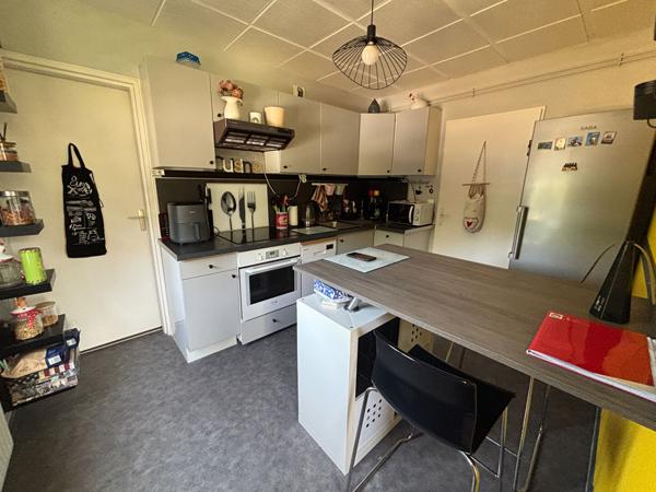 A vendre à ST JUST Appartement de 94.58 m² , 4 chambres, cave et garages