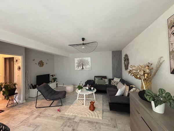 A vendre à ST JUST Appartement de 94.58 m² , 4 chambres, cave et garages