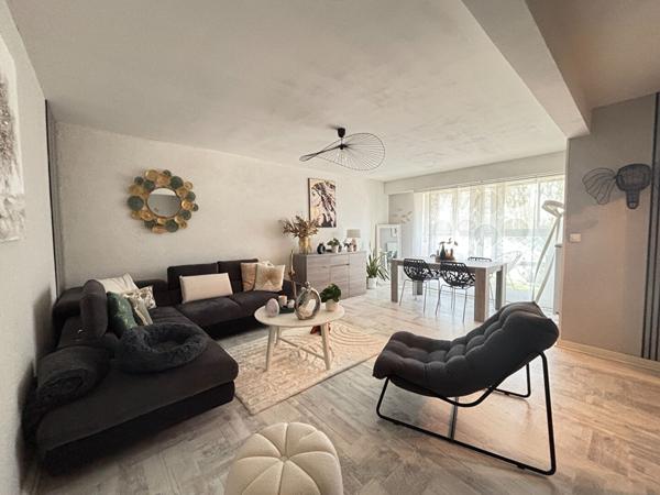 A vendre à ST JUST Appartement de 94.58 m² , 4 chambres, cave et garages