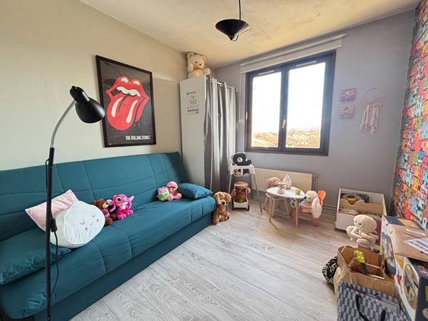 A vendre à ST JUST Appartement de 94.58 m² , 4 chambres, cave et garages