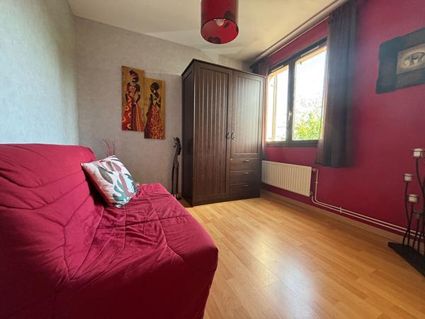 A vendre à ST JUST Appartement de 94.58 m² , 4 chambres, cave et garages