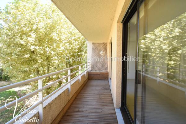 HYÈRES CENTRE-VILLE –  T2 DE 49 M² AVEC TERRASSE – ASCENSEUR 83400