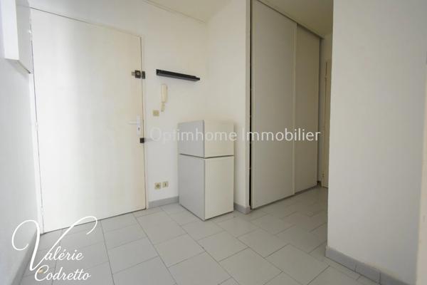 HYÈRES CENTRE-VILLE –  T2 DE 49 M² AVEC TERRASSE – ASCENSEUR 83400