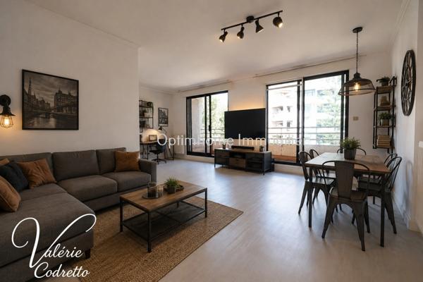 HYÈRES CENTRE-VILLE –  T2 DE 49 M² AVEC TERRASSE – ASCENSEUR 83400