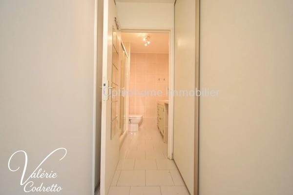 HYÈRES CENTRE-VILLE –  T2 DE 49 M² AVEC TERRASSE – ASCENSEUR 83400