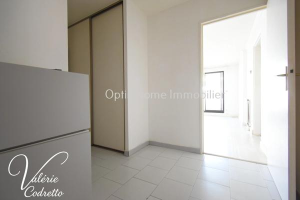 HYÈRES CENTRE-VILLE –  T2 DE 49 M² AVEC TERRASSE – ASCENSEUR 83400