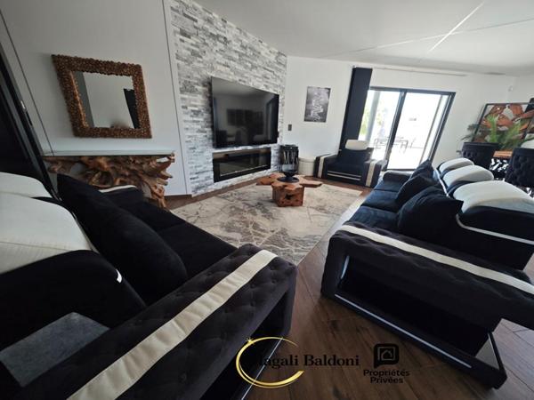 Villa moderne 210 m2- Pièce de vie grandiose- Proche commodités